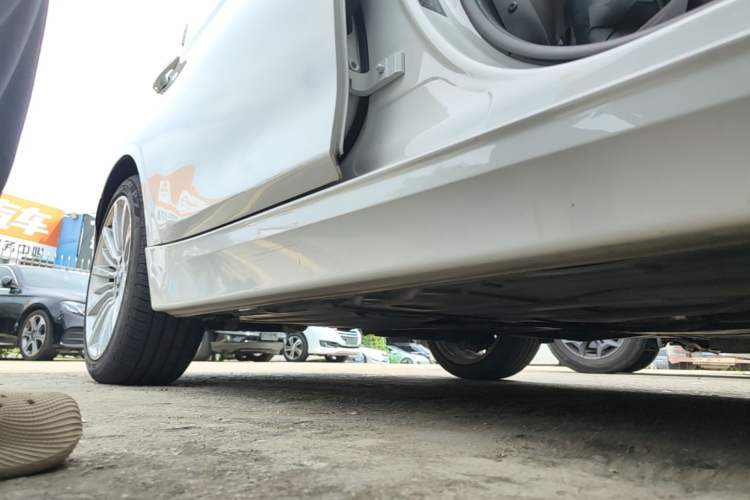 Used BMW 3 Series 2018 320Li Fashion Model Right Side Sill