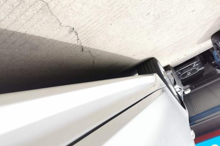 Used BMW 3 Series 2018 320i M Sport Package Right Side Sill