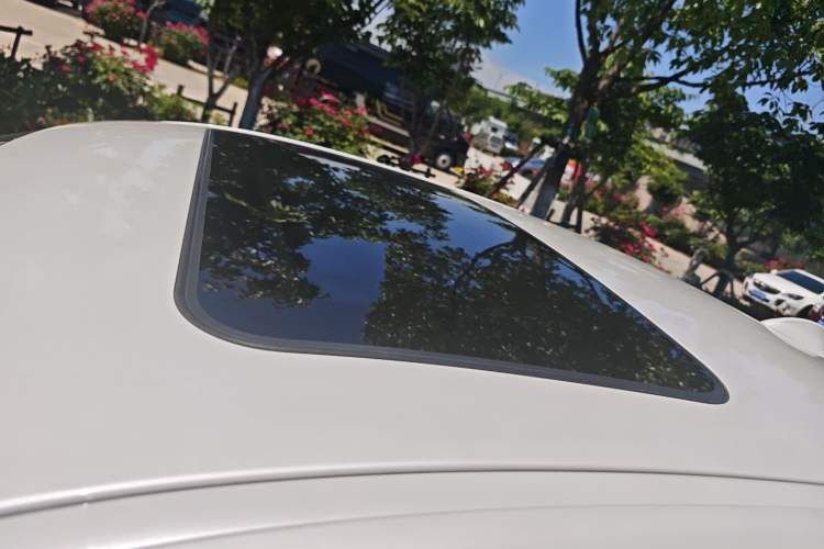 Used BMW 3 Series 2018 318i Roof