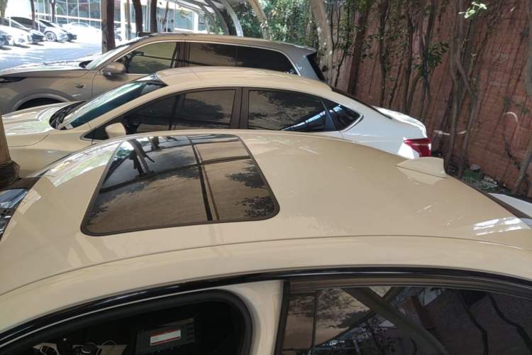 Used BMW 3 Series 2018 320i M Sport Package Roof