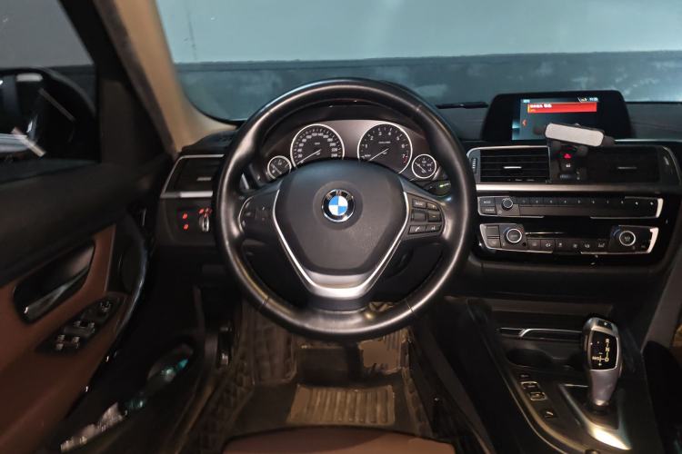Used BMW 3 Series 2018 320Li Fashion Model Steering Wheel