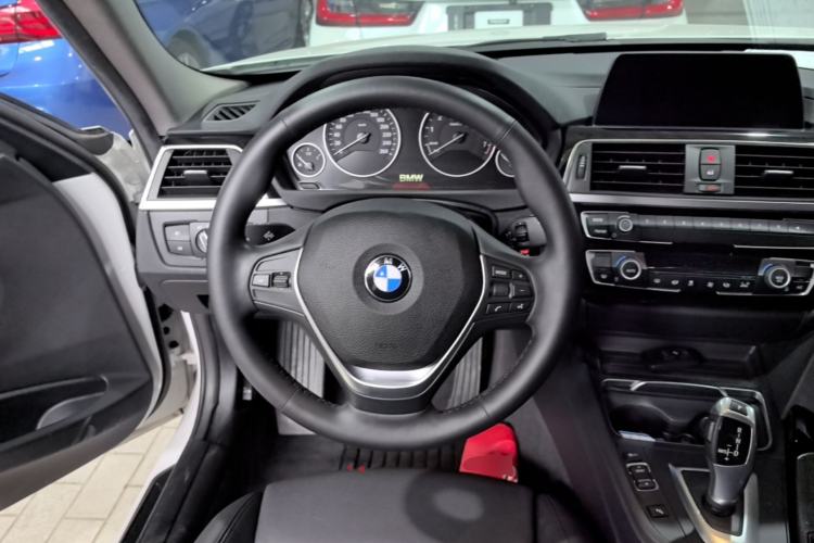 Used BMW 3 Series 2018 320Li Fashion Model Steering Wheel