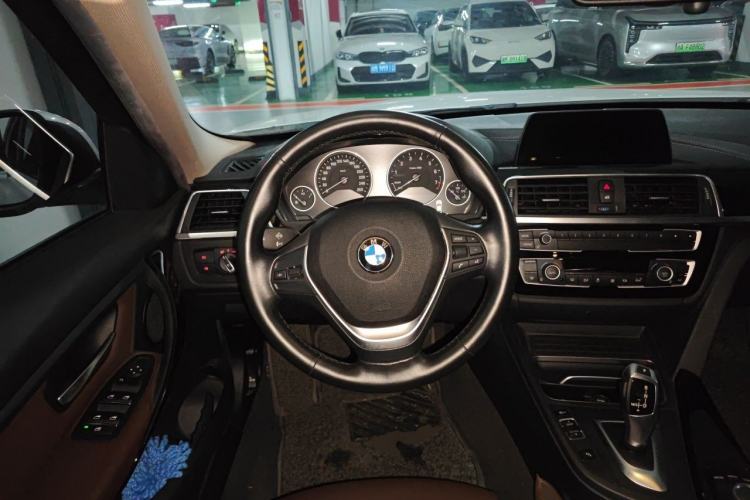 Used BMW 3 Series 2018 320Li Fashion Model Steering Wheel