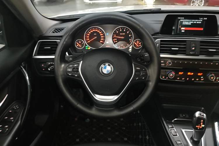 Used BMW 3 Series 2018 320Li Fashion Model Steering Wheel