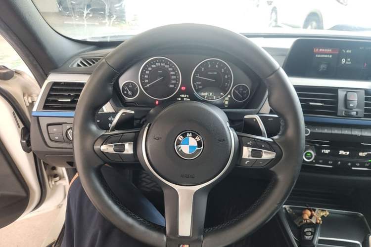 Used BMW 3 Series 2018 320i M Sport Package Steering Wheel