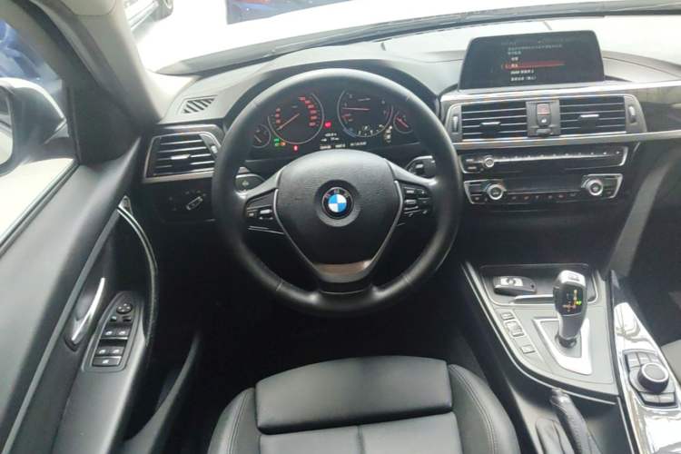 Used BMW 3 Series 2018 320Li Fashion Model Steering Wheel