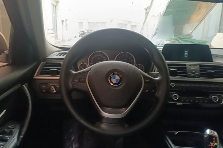 Used BMW 3 Series 2018 320Li Fashion Model Steering Wheel