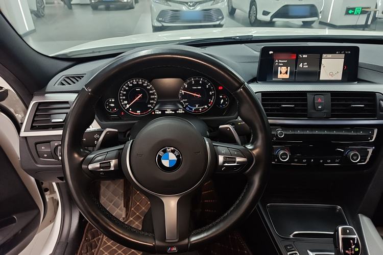 Used BMW 3 Series 2018 320i M Sport Night Edition Steering Wheel