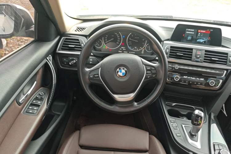 Used BMW 3 Series 2018 320Li Fashion Model Steering Wheel