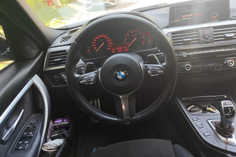 Used BMW 3 Series 2018 320i M Sport Night Edition Steering Wheel