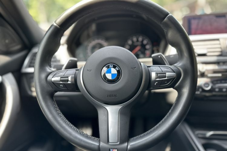 Used BMW 3 Series 2018 320i M Sport Night Edition Steering Wheel