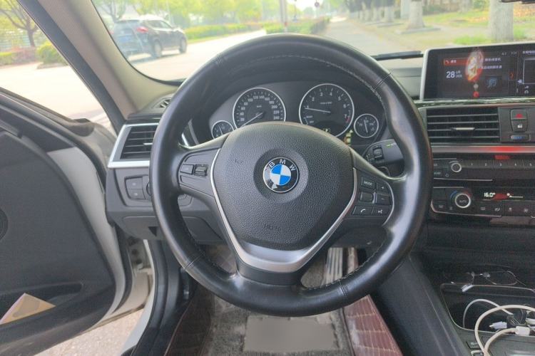 Used BMW 3 Series 2018 320Li Fashion Model Steering Wheel