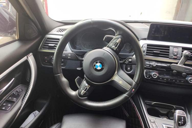 Used BMW 3 Series 2018 320i M Sport Night Edition Steering Wheel