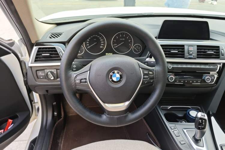 Used BMW 3 Series 2018 320Li Fashion Model Steering Wheel