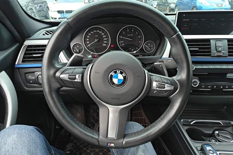 Used BMW 3 Series 2018 320i M Sport Package Steering Wheel