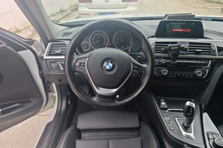 Used BMW 3 Series 2018 320Li Fashion Model Steering Wheel