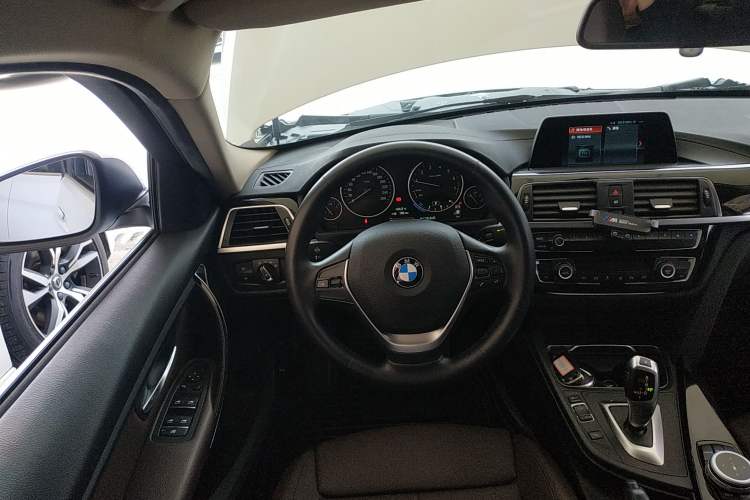 Used BMW 3 Series 2018 320Li Fashion Model Steering Wheel