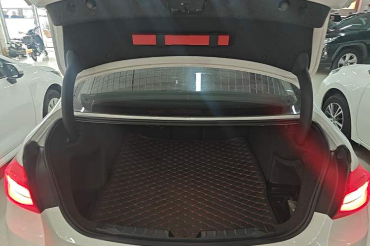 Used BMW 3 Series 2018 320Li Fashion Model Trunk