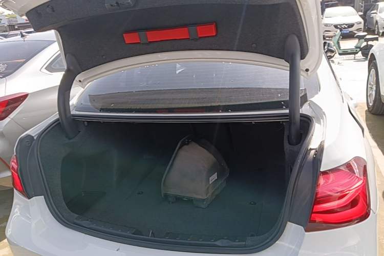 Used BMW 3 Series 2018 320Li M Sport Night Edition Trunk