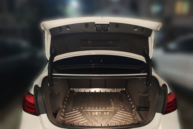 Used BMW 3 Series 2018 320i M Sport Package Trunk