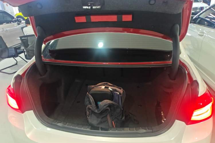 Used BMW 3 Series 2018 320Li Fashion Model Trunk
