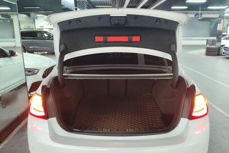 Used BMW 3 Series 2018 320Li Fashion Model Trunk