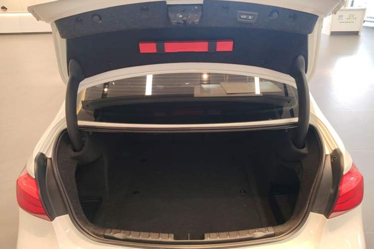 Used BMW 3 Series 2018 320Li Leading Model M Sport Package Trunk