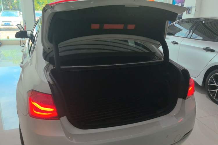Used BMW 3 Series 2018 320Li Fashion Model Trunk