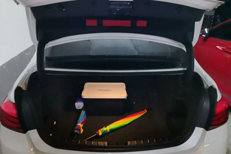Used BMW 3 Series 2018 320Li Fashion Model Trunk