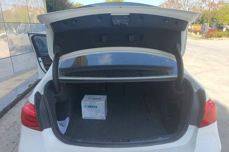 Used BMW 3 Series 2018 320Li Fashion Model Trunk