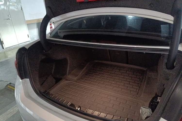 Used BMW 3 Series 2018 320Li Fashion Model Trunk