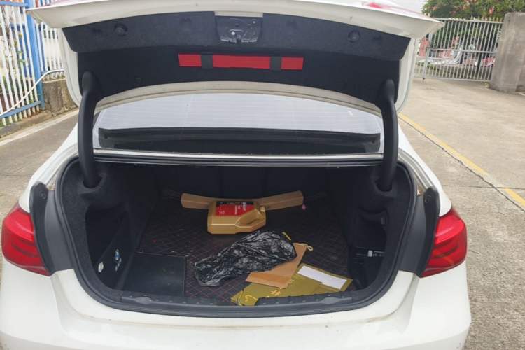 Used BMW 3 Series 2018 320Li Leading Model M Sport Package Trunk