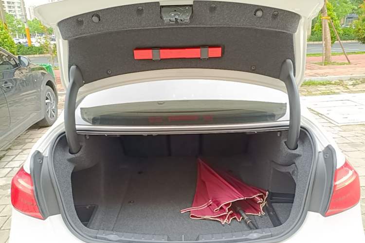 Used BMW 3 Series 2018 320i M Sport Package Trunk