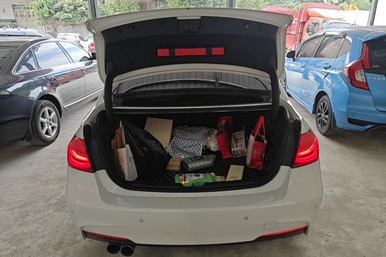 Used BMW 3 Series 2018 320i M Sport Package Trunk