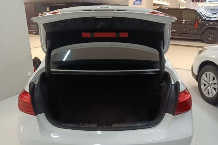 Used BMW 3 Series 2018 320Li Leading Model M Sport Package Trunk