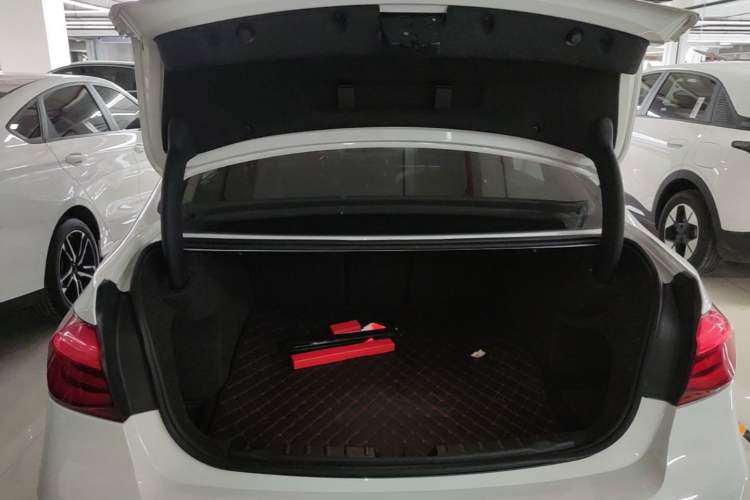 Used BMW 3 Series 2018 320Li Leading Model M Sport Package Trunk