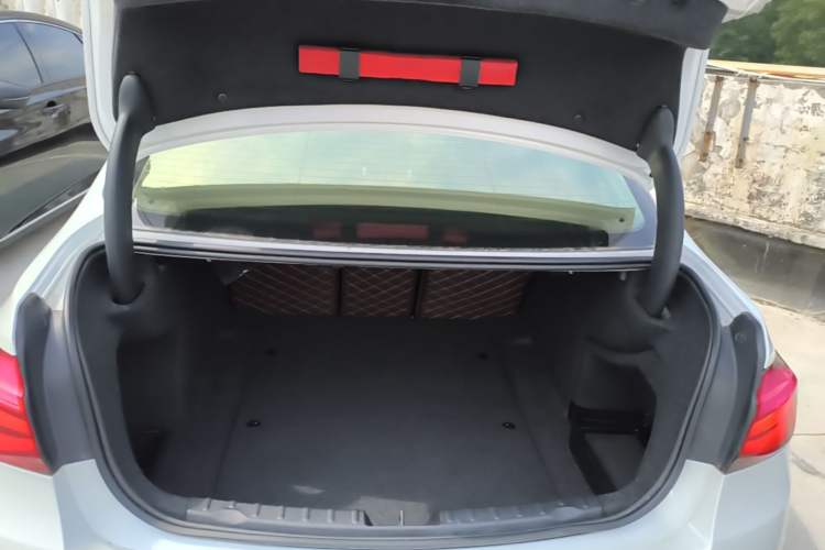 Used BMW 3 Series 2018 320Li Fashion Model Trunk