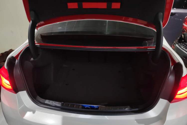 Used BMW 3 Series 2018 320Li Fashion Model Trunk