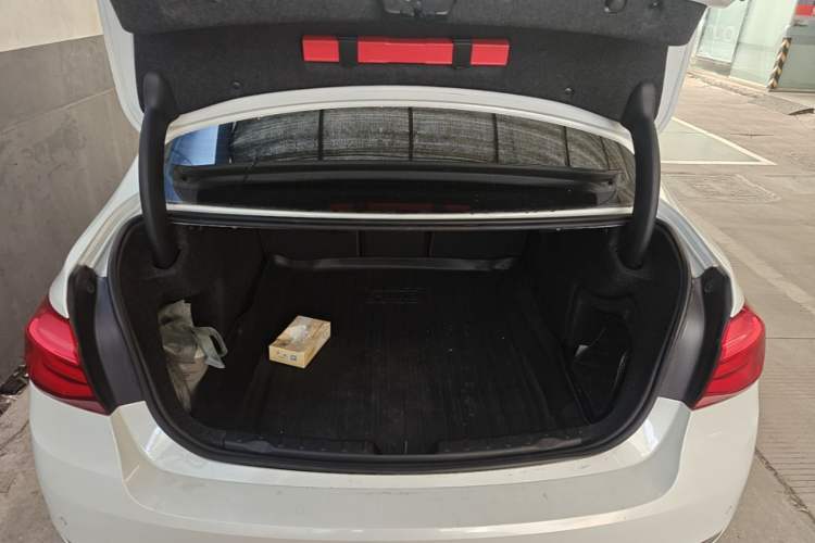 Used BMW 3 Series 2018 320Li Fashion Model Trunk