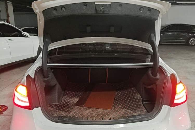 Used BMW 3 Series 2018 330i M Sport Night Edition Trunk