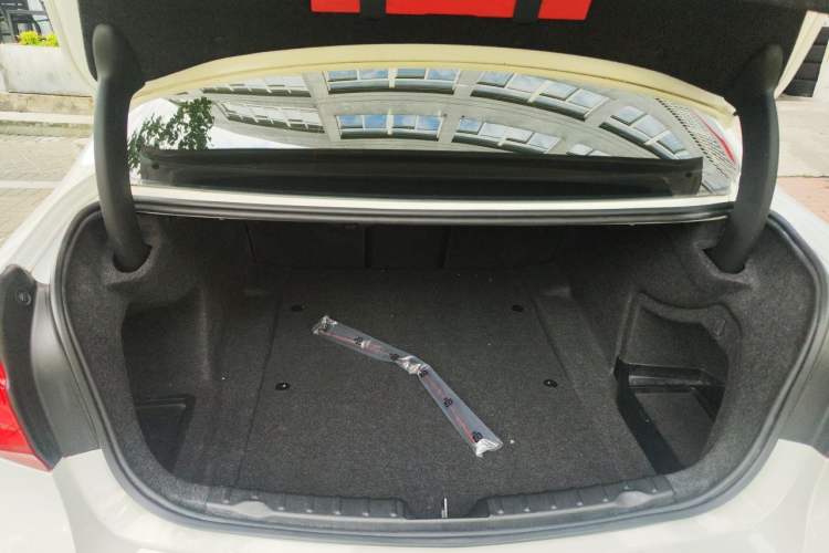 Used BMW 3 Series 2018 320Li Leading Model M Sport Package Trunk