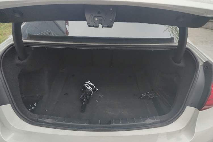 Used BMW 3 Series 2018 320Li Fashion Model Trunk