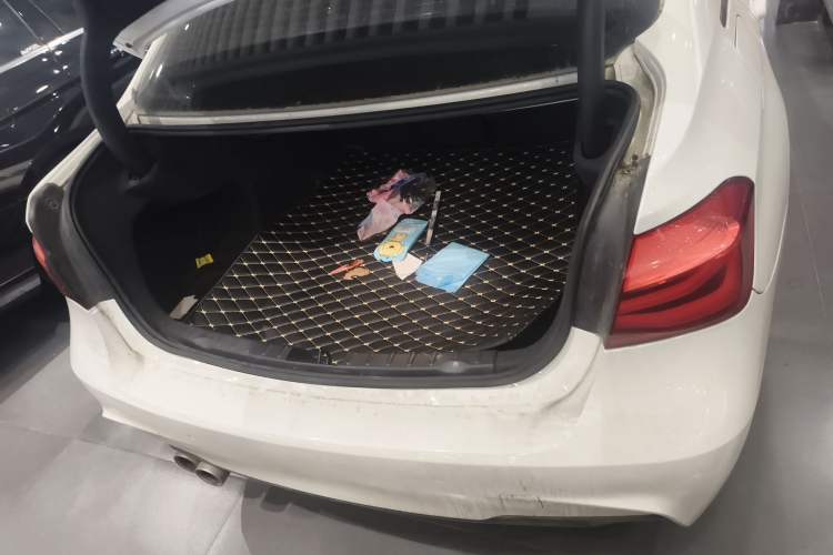 Used BMW 3 Series 2018 320Li Leading Model M Sport Package Trunk