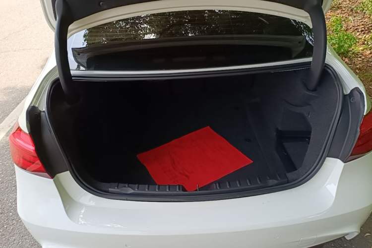 Used BMW 3 Series 2018 320Li M Sport Night Edition Trunk