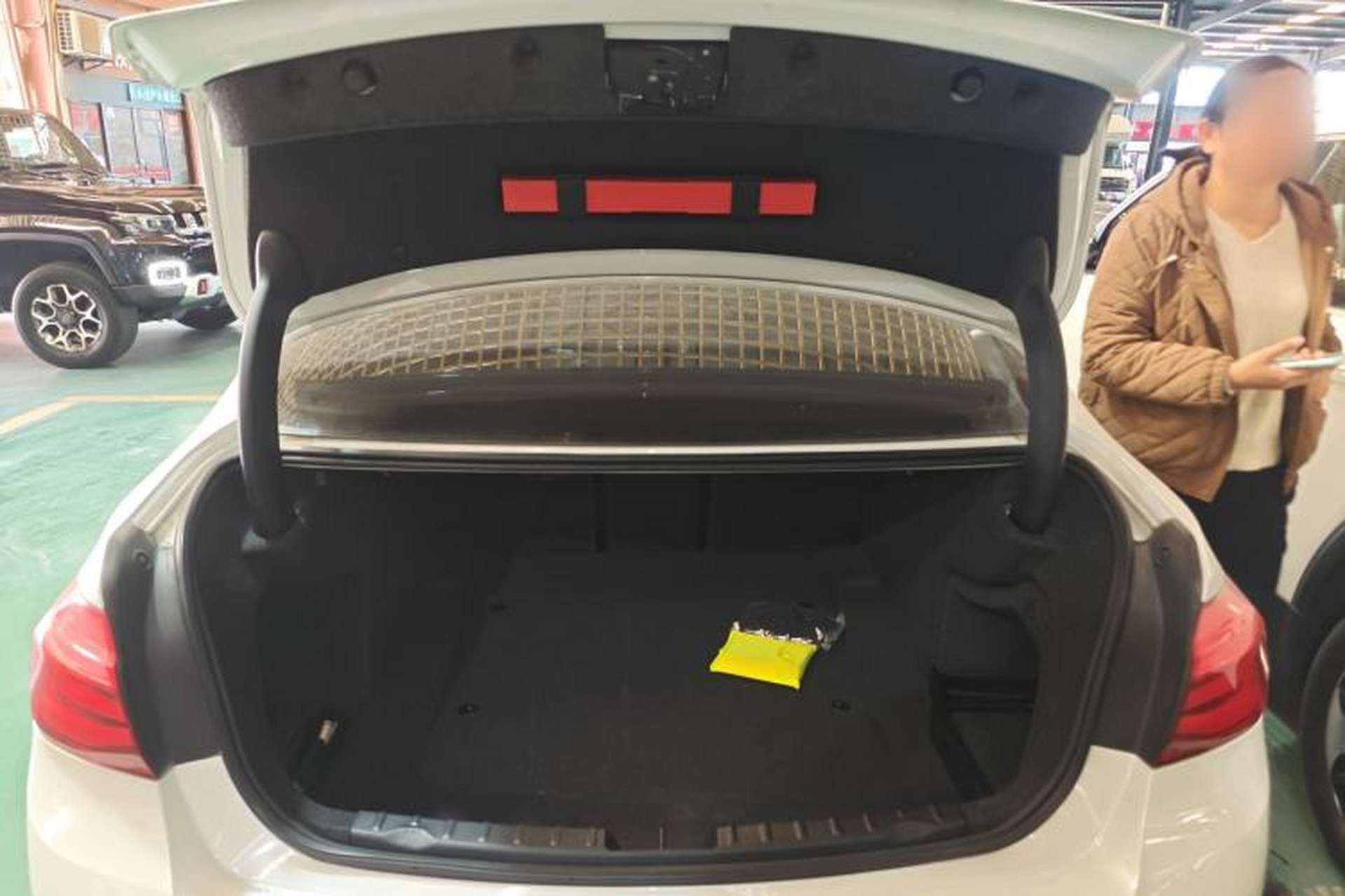 Used BMW 3 Series 2018 320Li Fashion Model Trunk