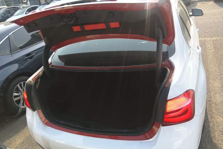 Used BMW 3 Series 2018 320Li Fashion Model Trunk