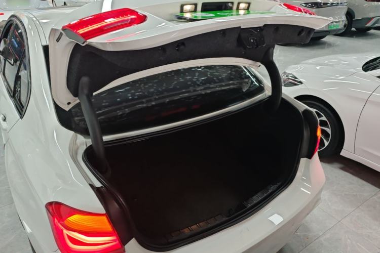 Used BMW 3 Series 2018 320i M Sport Package Trunk