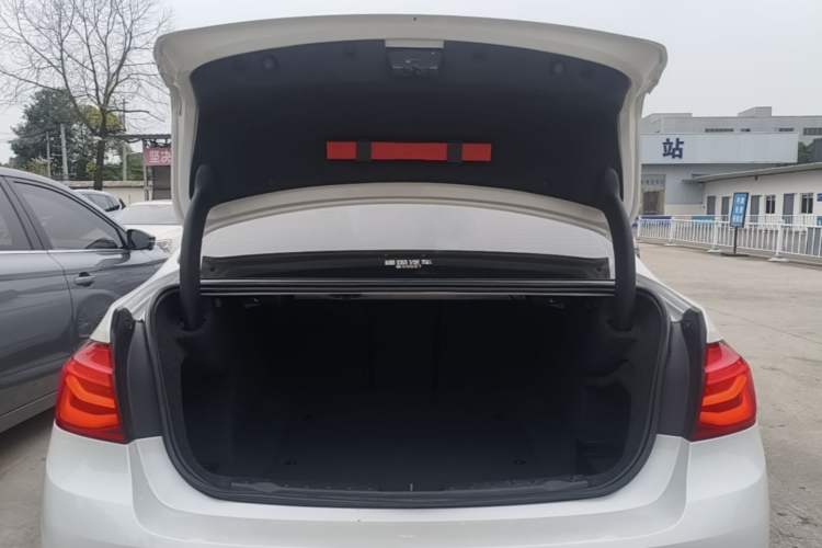 Used BMW 3 Series 2018 320Li Fashion Model Trunk