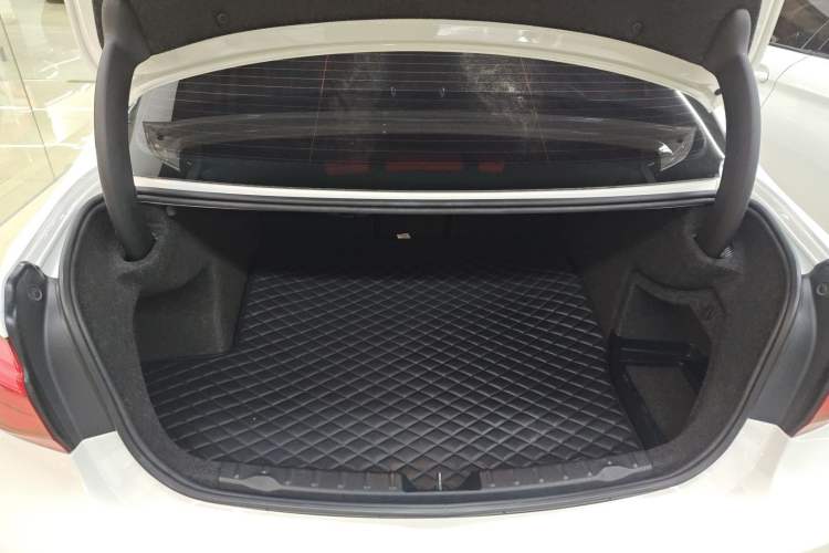Used BMW 3 Series 2018 320Li Leading Model M Sport Package Trunk