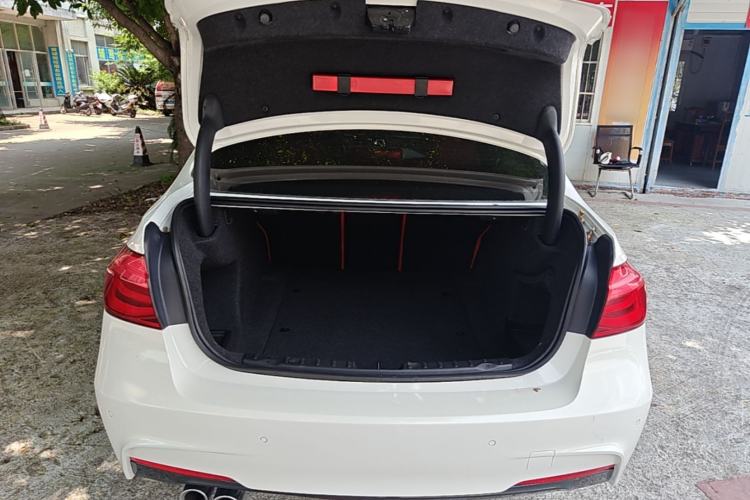 Used BMW 3 Series 2018 320i M Sport Package Trunk